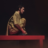 Borås Stadsteater 2021 – Regi: Pelle Öhlund – Scenografi/kostym: Richard Andersson