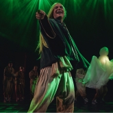 Borås Stadsteater 2021 – Regi: Pelle Öhlund – Scenografi/kostym: Richard Andersson
