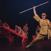 Borås Stadsteater 2021 – Regi: Pelle Öhlund – Scenografi/kostym: Richard Andersson