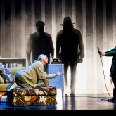 Stackars Birger – Av: Martina Montelius – Regi: Josefin Ankarberg – Scenografi och kostym: Richard Andersson – Örebro teater 2020 – Foto: Kicki Nilsson