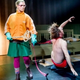 Stackars Birger – Av: Martina Montelius – Regi: Josefin Ankarberg – Scenografi och kostym: Richard Andersson – Örebro teater 2020 – Foto: Kicki Nilsson