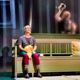 Stackars Birger – Av: Martina Montelius – Regi: Josefin Ankarberg – Scenografi och kostym: Richard Andersson – Örebro teater 2020 – Foto: Kicki Nilsson